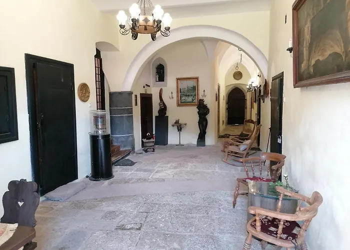 Gothic House דירה